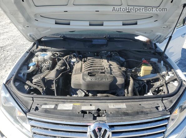 WVGEF9BP1GD012658 2016 VOLKSWAGEN TOUAREG White Widok komory silnika