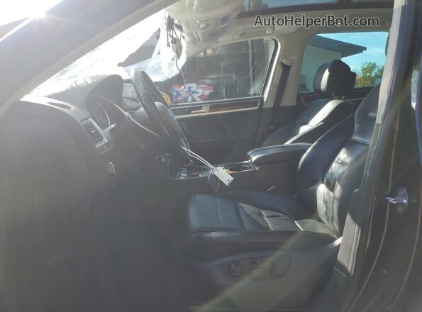 WVGEF9BP2GD010322 2016 VOLKSWAGEN TOUAREG Black Սալոնի դիմացի տեսք