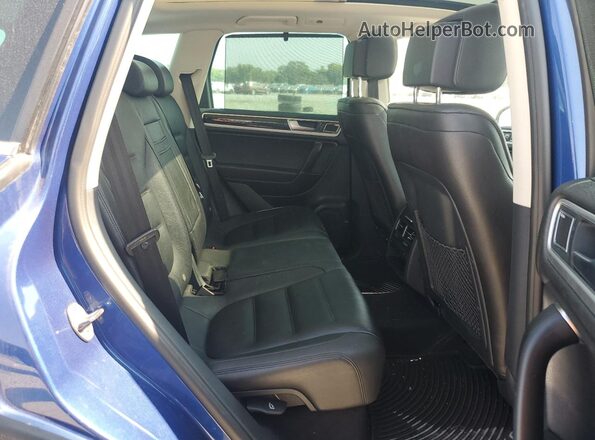 WVGEF9BPXGD012674 2016 VOLKSWAGEN TOUAREG Синий Вид задней части салона