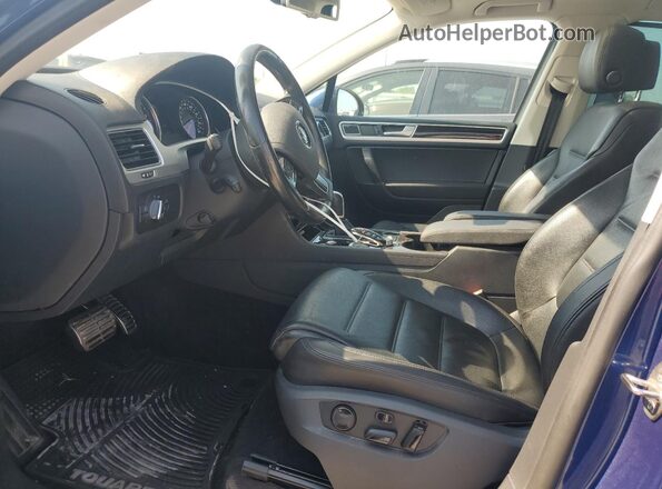 WVGEF9BPXGD012674 2016 VOLKSWAGEN TOUAREG Синий Вид салона спереди