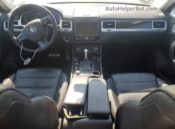 WVGEF9BPXGD012674 2016 VOLKSWAGEN TOUAREG Синий Вид панели приборов