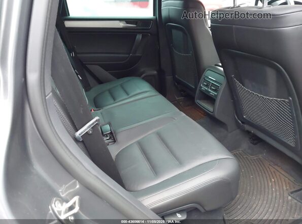 WVGRF7BP2HD000767 2017 VOLKSWAGEN TOUAREG Gray VIN კოდის სტიკერის ხედი