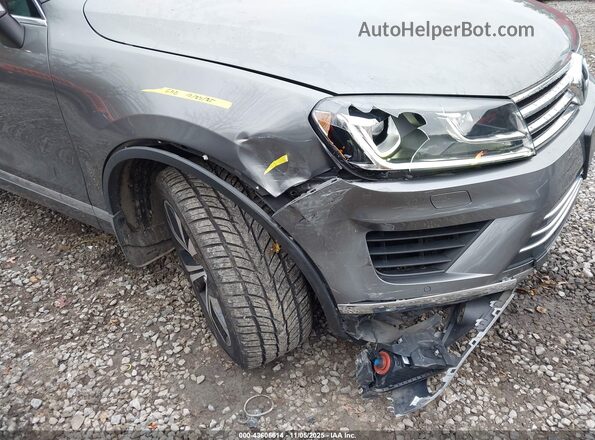 WVGRF7BP2HD000767 2017 VOLKSWAGEN TOUAREG Gray წინა ხედი