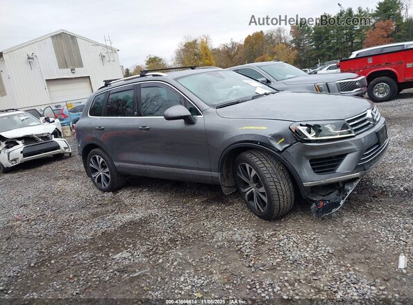 WVGRF7BP2HD000767 2017 VOLKSWAGEN TOUAREG Gray უკანა სალონის ხედი