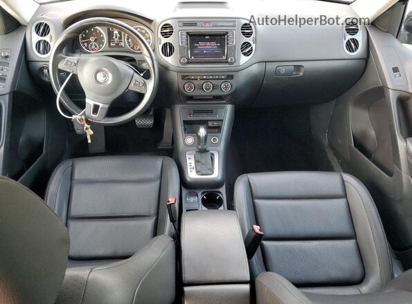 WVGSV7AX7HW500143 2017 VOLKSWAGEN TIGUAN Черный Вид панели приборов