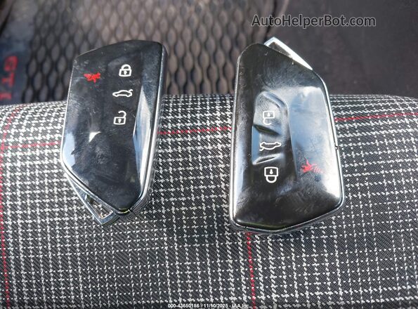 WVW8A7CD8PW190225 2023 VOLKSWAGEN GOLF Red Dashboard view