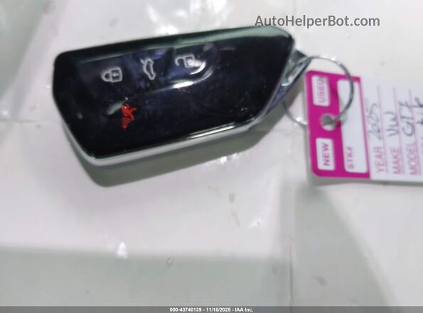 WVWLA7CD4SW232070 2025 VOLKSWAGEN GOLF White Vista del salpicadero