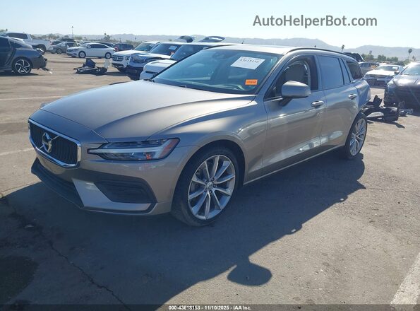 YV1102EK8L2376930 2020 VOLVO V60 Gold Առջևի ձախ երեք քառորդ տեսարան