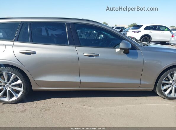 YV1102EK8L2376930 2020 VOLVO V60 Gold Սարքավորումների վահանակի տեսք
