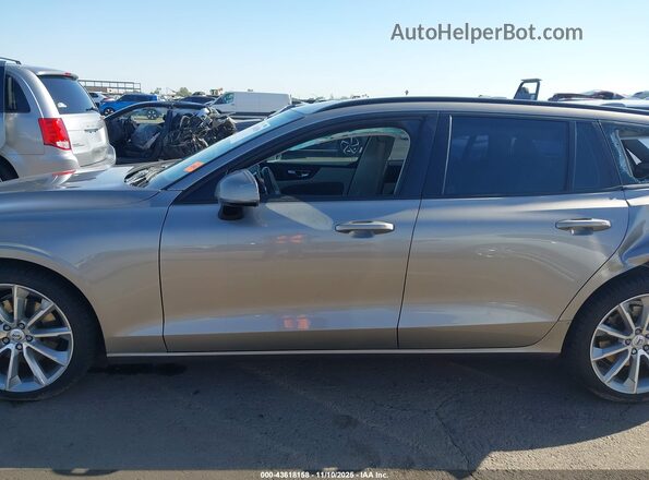 YV1102EK8L2376930 2020 VOLVO V60 Gold Սալոնի հետևի տեսք