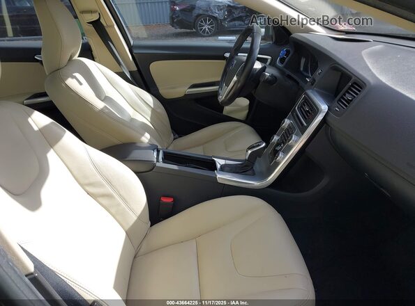 YV126MFL2H2423611 2017 VOLVO S60 Gray Вид салону спереду