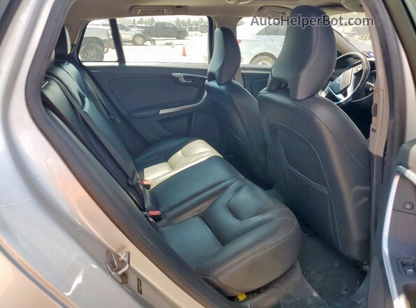 YV140MEKXG1291852 2016 VOLVO V60 Silver Widok tylnych siedzeń