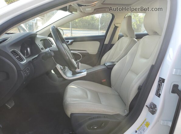 YV140MEM2H1351240 2017 VOLVO V60 Белый Вид салона спереди