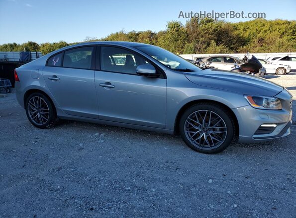 YV140MTLXH2438548 2017 VOLVO S60 Серебряный Передняя правая четверть