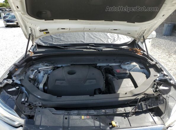 YV4102DK8L1490565 2020 VOLVO XC60 White Вид задньої частини салону