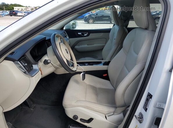 YV4102DK8L1490565 2020 VOLVO XC60 White Вид салону спереду