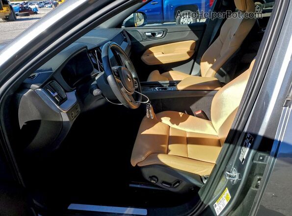 YV4102DL5L1590308 2020 VOLVO XC60 Серебряный Вид панели приборов