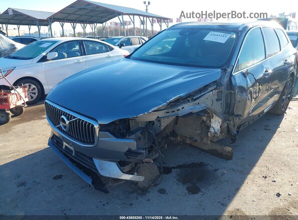 YV4102RL9M1721623 2021 VOLVO XC60 Silver Widok z przodu