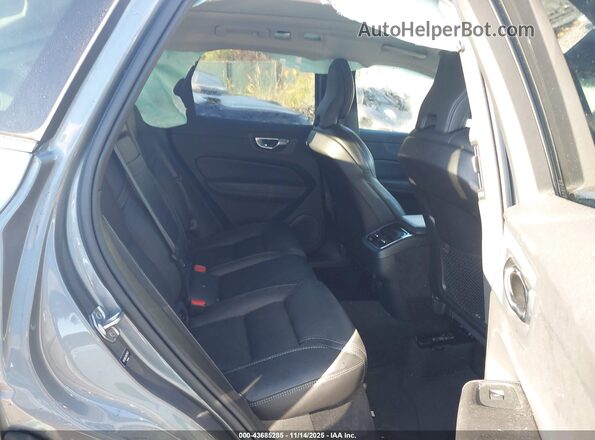 YV4102RL9M1721623 2021 VOLVO XC60 Silver Widok naklejki z numerem VIN