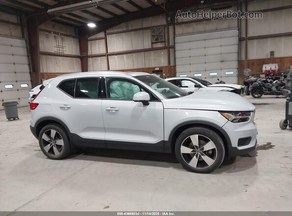 YV4162UK0L2249186 2020 VOLVO XC40 White Widok wnętrza z tyłu