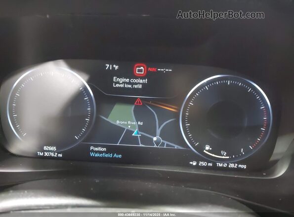 YV4162UK0L2249186 2020 VOLVO XC40 White Widok tylnych siedzeń