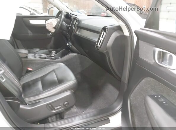 YV4162UK0L2249186 2020 VOLVO XC40 White Widok wnętrza z przodu