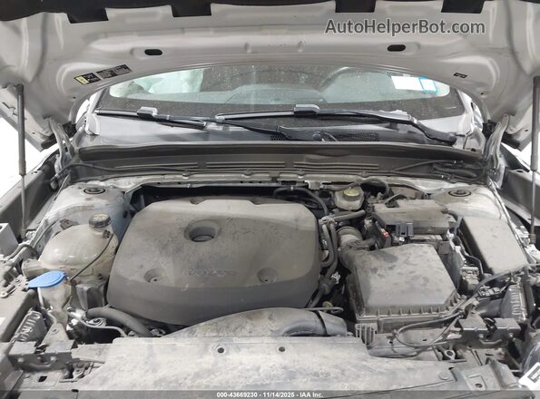 YV4162UK0L2249186 2020 VOLVO XC40 White Widok z tyłu