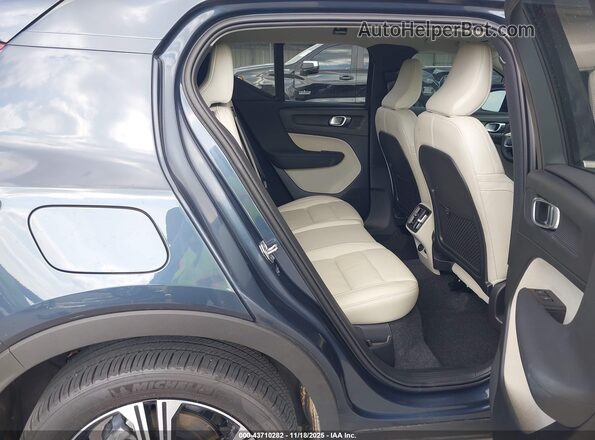YV4162UL4N2697409 2022 VOLVO XC40 Dark Blue Вид наклейки з VIN-кодом