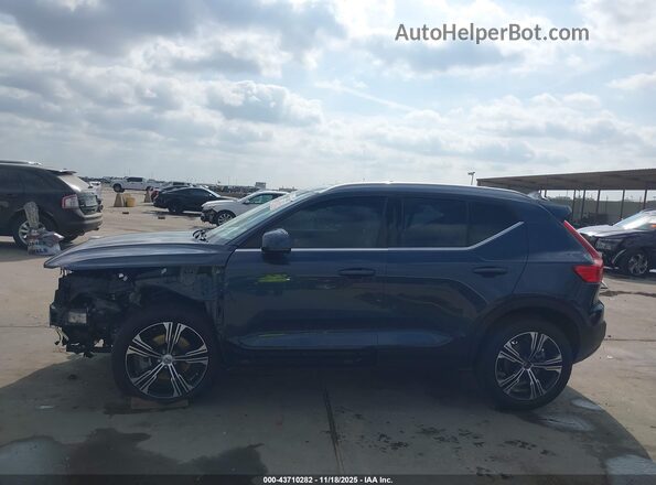 YV4162UL4N2697409 2022 VOLVO XC40 Dark Blue 