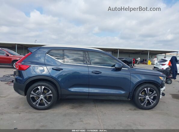 YV4162UL4N2697409 2022 VOLVO XC40 Dark Blue Панорамний вид салону 360°
