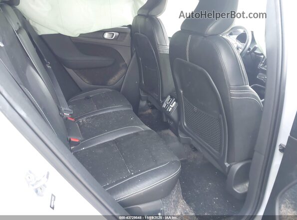 YV4162UM1L2172927 2020 VOLVO XC40 White VIN კოდის სტიკერის ხედი
