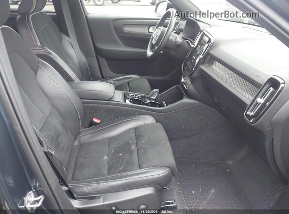 YV4162UM2N2661341 2022 VOLVO XC40 Blue 