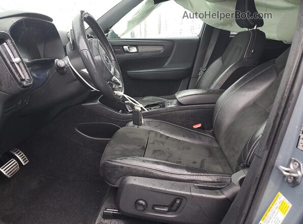 YV4162UM5L2198933 2020 VOLVO XC40 Gray Vista interior delantera