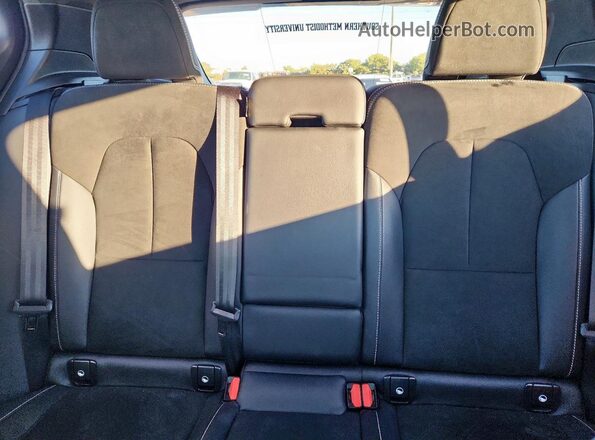 YV4162UM8M2499388 2021 VOLVO XC40 White Widok tylnych siedzeń