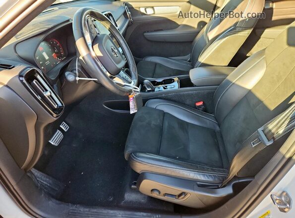 YV4162UM8M2499388 2021 VOLVO XC40 White Widok wnętrza z przodu