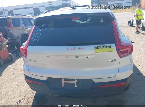 YV4162UMXM2437877 2021 VOLVO XC40 White 