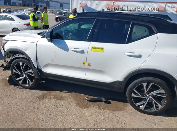 YV4162UMXM2437877 2021 VOLVO XC40 White Սալոնի 360 աստիճան տեսք