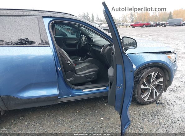 YV4162UMXM2492877 2021 VOLVO XC40 Синий Вид салона спереди