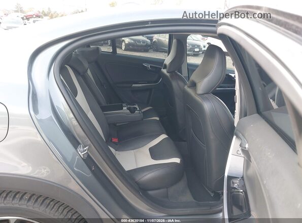 YV440MUM0H2005007 2017 VOLVO S60 CROSS COUNTRY Gray Вид наклейки з VIN-кодом