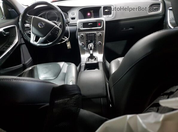 YV440MWK3H1039525 2017 VOLVO V60 Серебряный Вид панели приборов