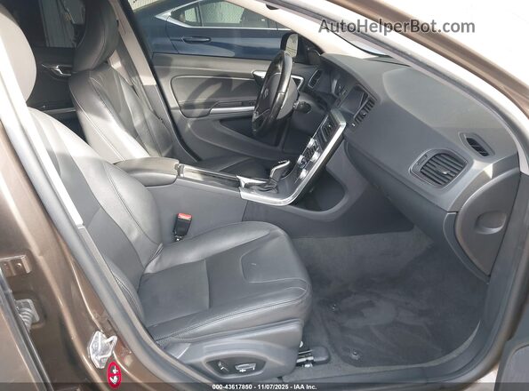 YV440MWK8J2057311 2018 VOLVO V60 CROSS COUNTRY Brown Front interior view