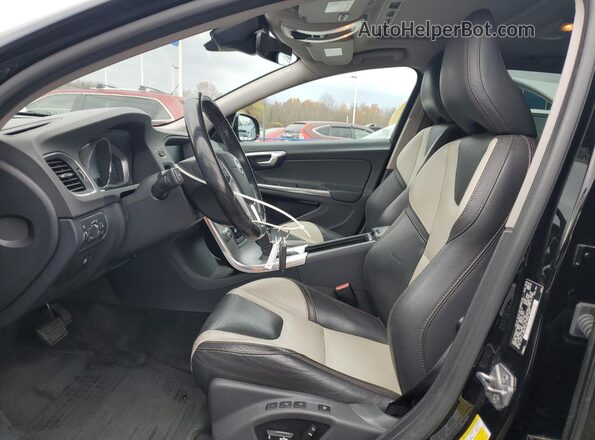 YV440MWKXH1029624 2017 VOLVO V60 Black Front interior view