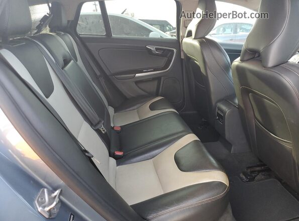 YV440MWM2H1031708 2017 VOLVO V60 Silver 