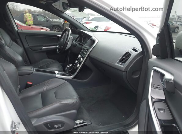 YV449MRK3G2903645 2016 VOLVO XC60 White Вид салону спереду