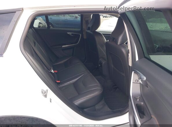 YV4612HK2G1015884 2016 VOLVO V60 CROSS COUNTRY White 