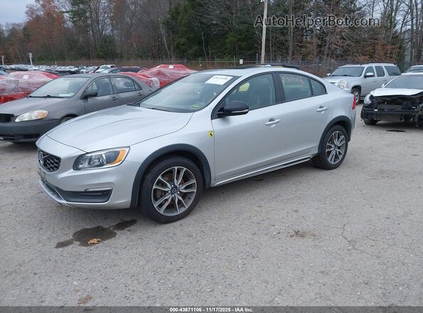 YV4612UM5G2000653 2016 VOLVO S60 CROSS COUNTRY Серебряный Передняя левая четверть