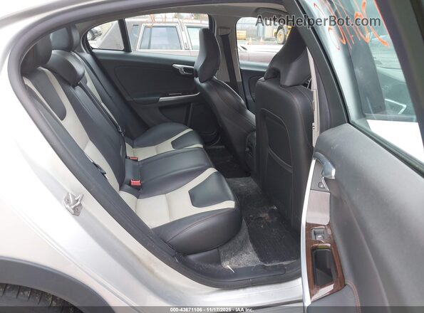 YV4612UM5G2000653 2016 VOLVO S60 CROSS COUNTRY Серебряный Вид наклейки с VIN-кодом