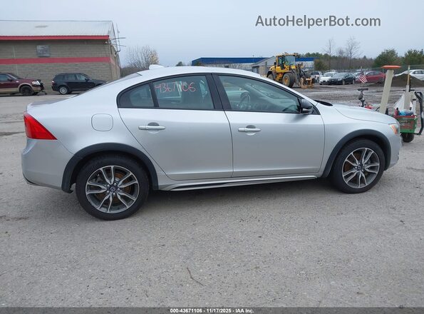 YV4612UM5G2000653 2016 VOLVO S60 CROSS COUNTRY Серебряный Вид задней части салона