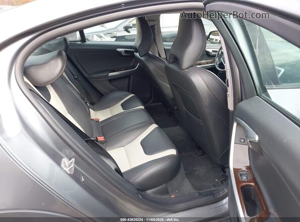 YV4612UM9G2000557 2016 VOLVO S60 CROSS COUNTRY Серый Вид наклейки с VIN-кодом