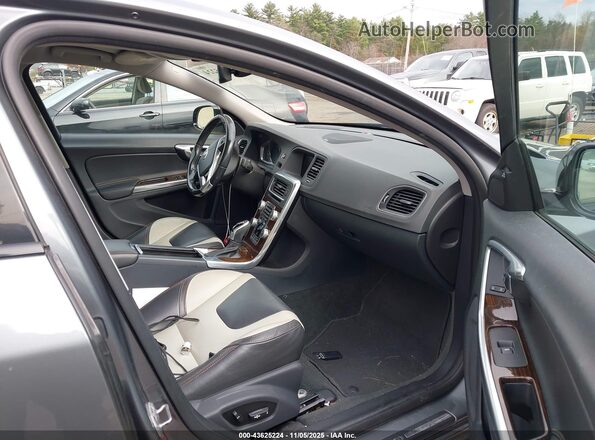 YV4612UM9G2000557 2016 VOLVO S60 CROSS COUNTRY Серый Вид салона спереди